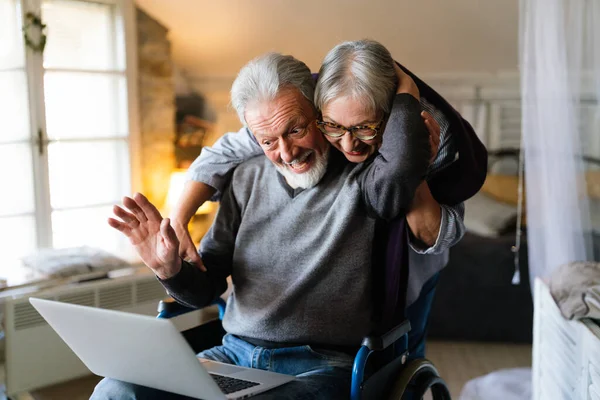 Happy Senior Couple Using Laptop Home Having Fun Together Technology — Stock Photo, Image