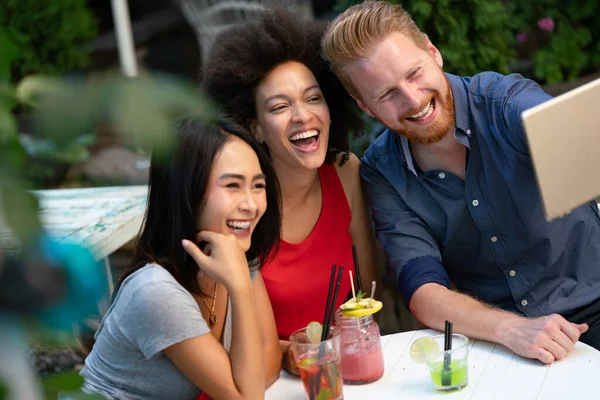 Young Happy Friends Having Great Time Together Group People Talking — Stock Photo, Image