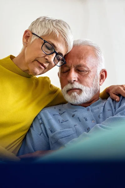 Mature Couple Love Happy Senior Woman Visiting Her Husband Hospital — Stock Photo, Image