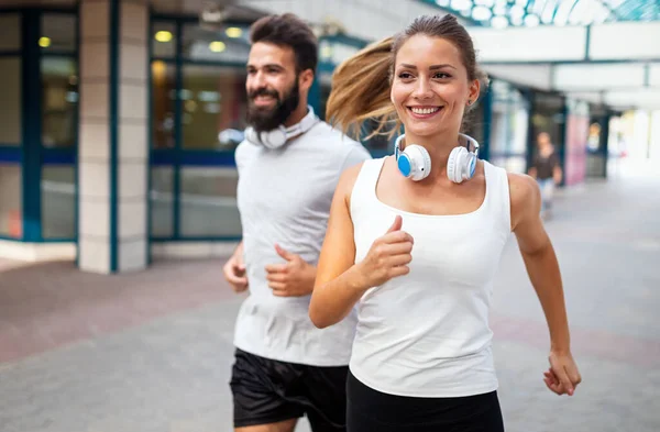Zdrowie Fitness Ludzi Koncepcja Stylu Życia Szczęśliwy Dopasowanie Uśmiechnięta Para — Zdjęcie stockowe