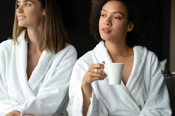 Sağlık Haftasonunda Dinlenen Çay Içen Kadınlar — Stok fotoğraf