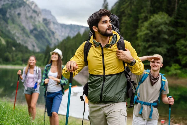 Backpacker Camping Turistika Cesta Cestování Venkovní Trekking Koncept — Stock fotografie