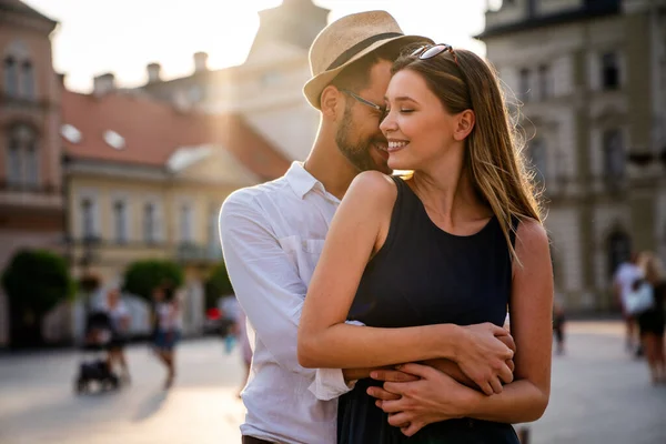 Retrato Pareja Joven Feliz Teniendo Cita Diversión Vacaciones Gente Viaja —  Fotos de Stock