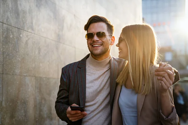 Gelukkig Succesvol Zakenechtpaar Liefde Hebben Plezier Samen Stedelijke Achtergrond Mensen — Stockfoto