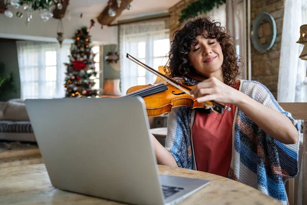 Vrouw Muziek Leraar Praten Met Een Student Het Geven Van — Stockfoto