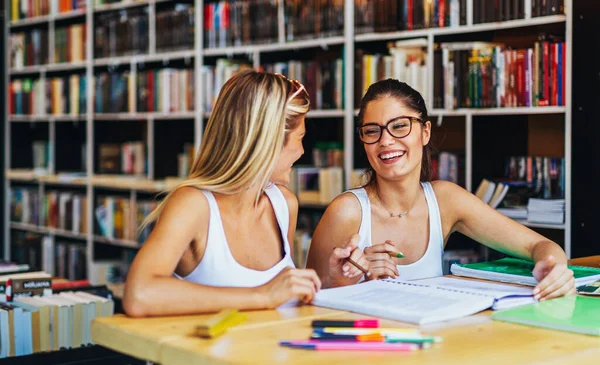 Happy Young Friends Studying Preparing Exam College Library Study Education — Stock Photo, Image