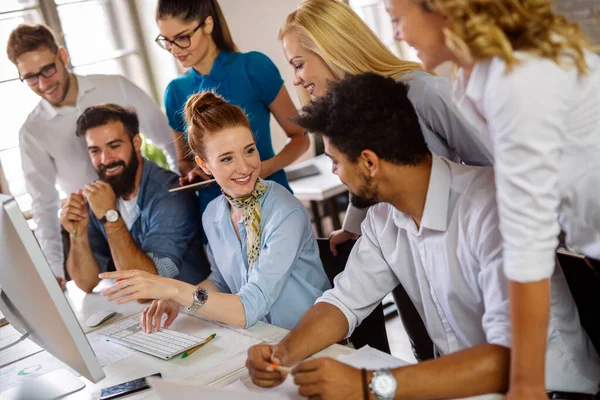 Grupo Jóvenes Empresarios Diseñadores Están Trabajando Nuevo Proyecto Concepto Startup — Foto de Stock