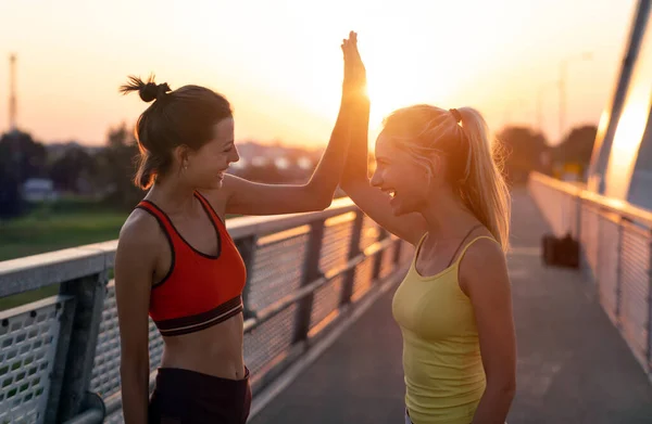 Группа Фитнес Друзей Женщин Тренирующихся Вместе Открытом Воздухе Концепция Здорового — стоковое фото