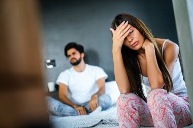Stres yüzünden ilişki sorunları seks hayatını mahvedebilir. İktidarsızlık, insanlar, ilişki kavramı
