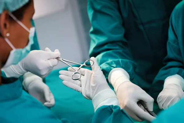 Équipe Chirurgicale Opérant Dans Une Salle Opération Soins Santé Concept — Photo