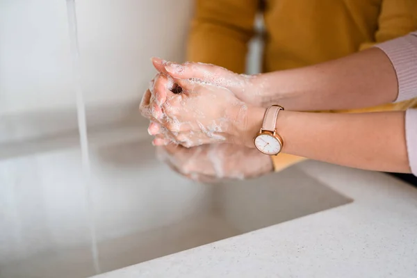 Tvätta Händerna Med Alkohol Gel Eller Antibakteriell Tvål Rengöringsmedel Hygienkonceptet — Stockfoto