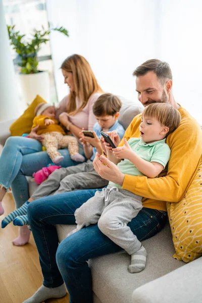 Children Who Use Too Much Technology Creative — Stock Photo, Image