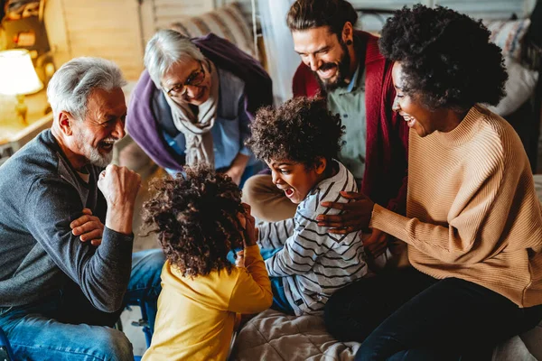 Tres Generaciones Feliz Familia Multiétnica Divirtiéndose Casa — Foto de Stock