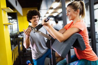 Sağlıklı kalmak için spor yapan sağlıklı genç kadınların portresi. Spor insanları konsepti