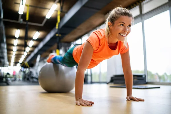 Sağlıklı Kalmak Için Spor Yapan Sağlıklı Genç Kadınların Portresi Spor — Stok fotoğraf