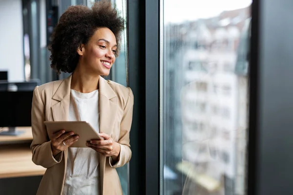 Portrait Young Successful African American Woman Working Tablet Office — Stok Foto