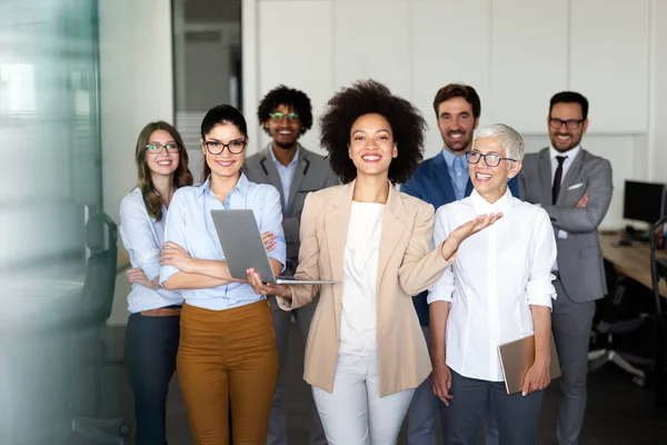 Affärsmän Arbetar Konferens Och Möte Moderna Kontor — Stockfoto