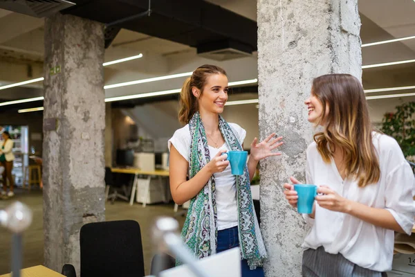 Office Coffee Break Two Female Colleagues Having Fun Chatting Cups — Stock Photo, Image