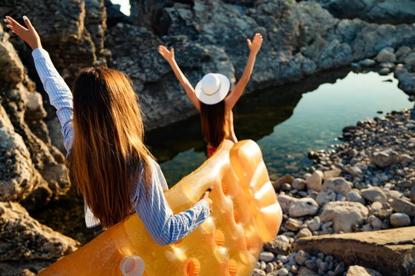 Hermosa Sexy Amigo Mujeres Playa Divertirse Juntos — Foto de Stock