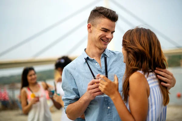 Porträtt Lyckliga Unga Par Förälskade Kul Semester Fest Resor Människor — Stockfoto