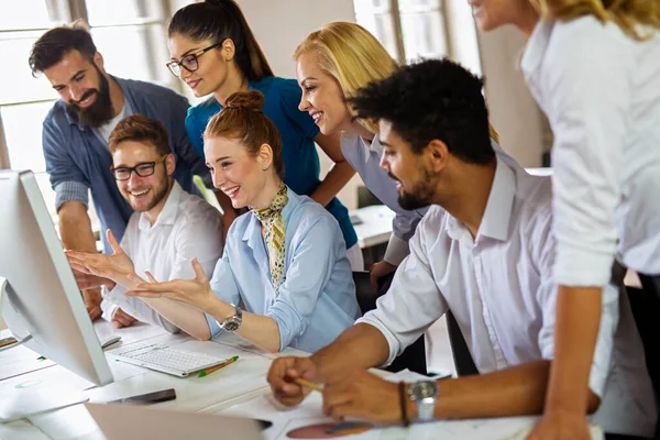 Grupo Jóvenes Empresarios Diseñadores Están Trabajando Nuevo Proyecto Concepto Startup —  Fotos de Stock