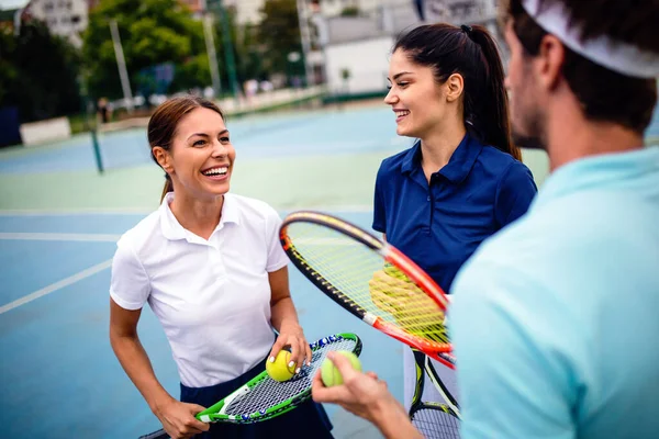 Fit Happy People Playing Tennis Together Sport Healthy Lifestyle Concept — Zdjęcie stockowe