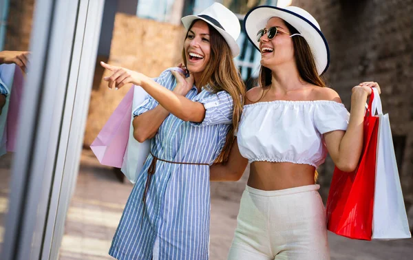 Vente Consumérisme Shopping Concept Personnes Heureuses Jeunes Femmes Amie Avec — Photo