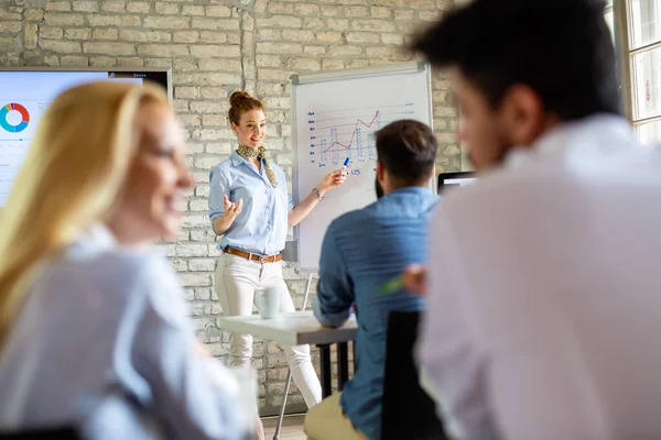 Een Groep Multi Etnische Zakenmensen Die Als Team Kantoor Werken — Stockfoto