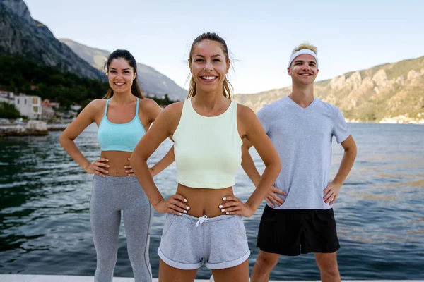 Group Cheerful Fit Fitness Friends Team Exercising Together Outdoor Sport — Foto Stock