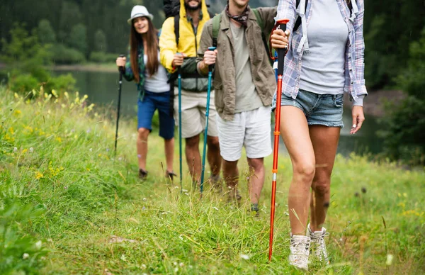 Backpacker Κάμπινγκ Πεζοπορία Ταξίδι Ταξίδι Υπαίθρια Πεζοπορία Έννοια — Φωτογραφία Αρχείου