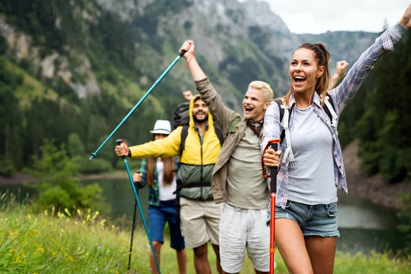 Kaland Utazás Turizmus Túrázás Emberek Koncepciója Egy Csapat Mosolygós Barát — Stock Fotó
