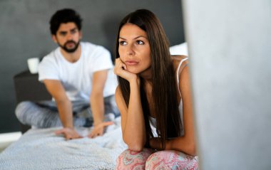 Stres yüzünden ilişki sorunları seks hayatını mahvedebilir. İktidarsızlık, insanlar, ilişki kavramı