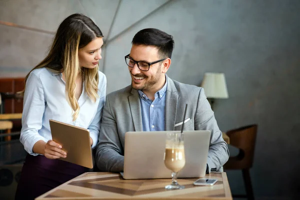 Geschäftsprojektteam Arbeitet Besprechungsraum Büro Zusammen — Stockfoto