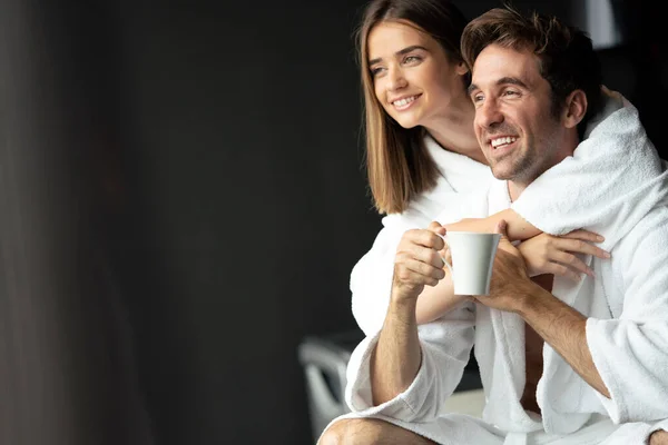 Schöner Mann Und Schöne Frau Entspannen Sich Spa Hotel — Stockfoto