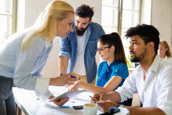 Diversidade Inicialização Trabalho Equipe Brainstorming Reunião Conceito Grupo Pessoas Multiétnicas — Fotografia de Stock