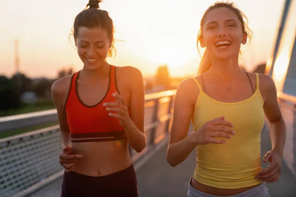 Groep Fitte Vrienden Vrouwen Die Samen Buiten Trainen Mensen Sport — Stockfoto