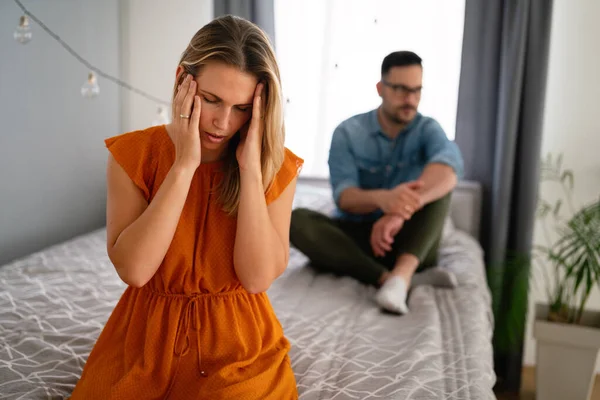 Couple Malheureux Qui Dispute Maison Famille Problème Conflit Matrimonial Quarell — Photo