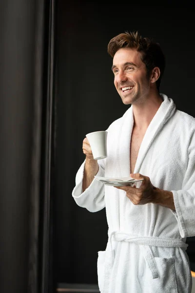 Junger Mann Bademantel Trinkt Kaffee Hotel Wellnesszentrum — Stockfoto