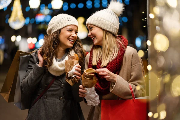 Retrato Alegre Jovem Mulher Feliz Fazendo Compras Natal Conceito Pessoas — Fotografia de Stock