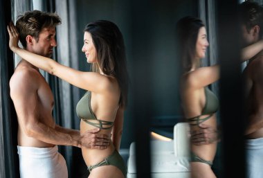 Yatak odasında birbirine aşık seksi çift, insanlar, seks, şehvetli konsept