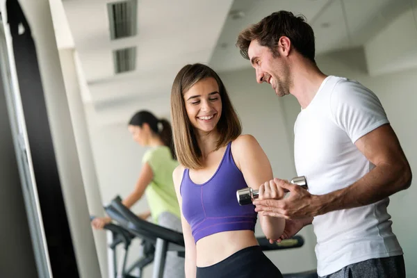 Portret Van Aantrekkelijke Jonge Fitte Vrouw Sportschool — Stockfoto