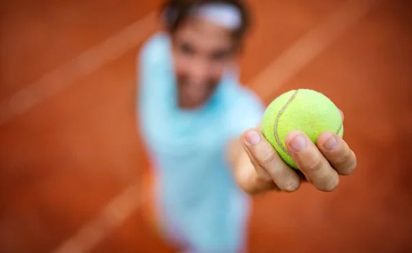 Giovane Bel Tennista Maschio Con Racchetta Palla Prepara Servire All — Foto Stock