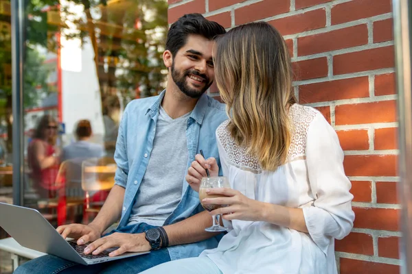 Happy Couple Love Using Digital Devises Work Study Social Media — Stock fotografie