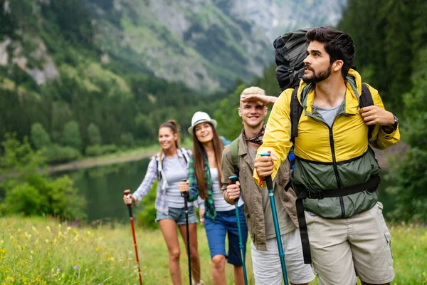 Backpacker Camping Turistika Cesta Cestování Venkovní Trekking Koncept — Stock fotografie