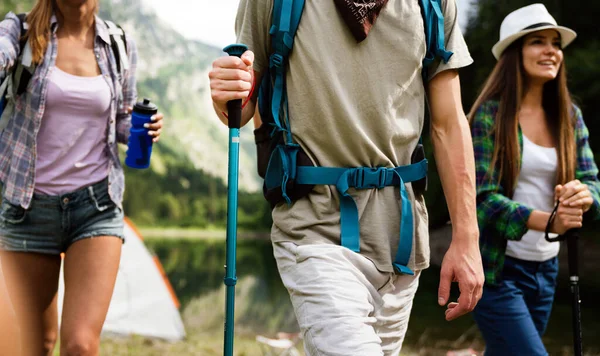 Group Friends Hiking Camping Trip Mountains — Stock Photo, Image