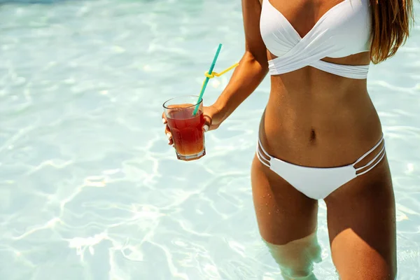 Porträt Einer Sexy Frau Mit Cocktail Strand Die Den Sommerurlaub — Stockfoto