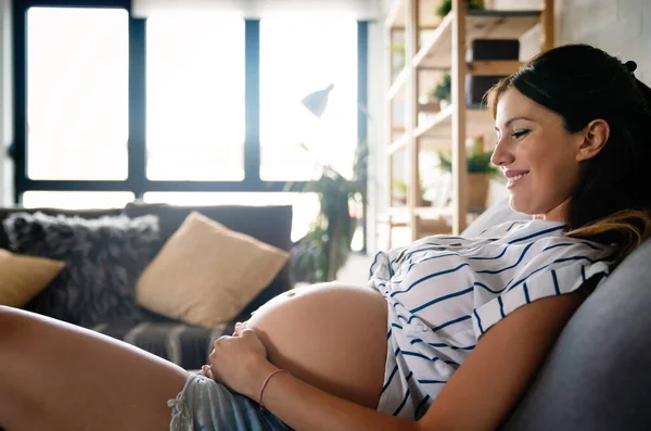 Belleza Mujer Embarazada Vientre Embarazada Hermosa Mujer Embarazada Esperando Bebé — Foto de Stock