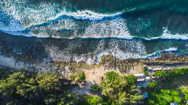 Widok Opustoszałą Plażę Skalista Plaża Końcu Wyspy Sumatra — Zdjęcie stockowe