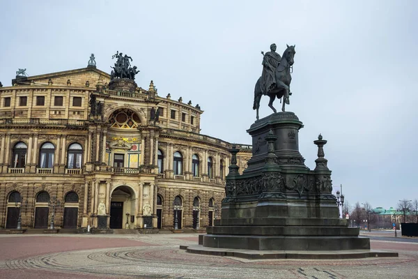 Ópera y monumento al rey Juan de Sajonia —  Fotos de Stock