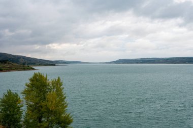 Tiflis rezervuarı ya da Tiflis Denizi, güzel manzara, seyahat